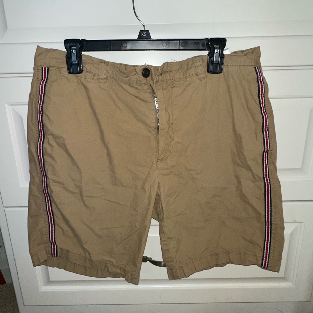 JCPenney men’s vintage cargo khaki shorts, size m